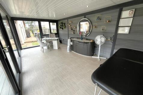 GARDEN ROOM/OFFICE