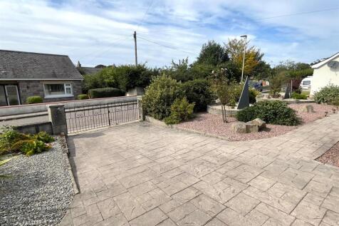 FRONT DRIVEWAY