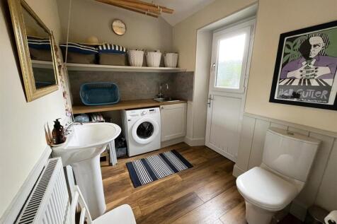 UTILITY ROOM/GUEST WC