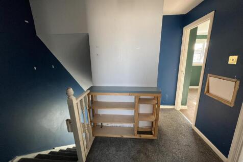 STAIRCASE &amp; LANDING