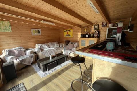 SUMMER HOUSE