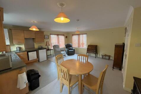 OPEN PLAN KITCHEN/ DINING/ LOUNGE