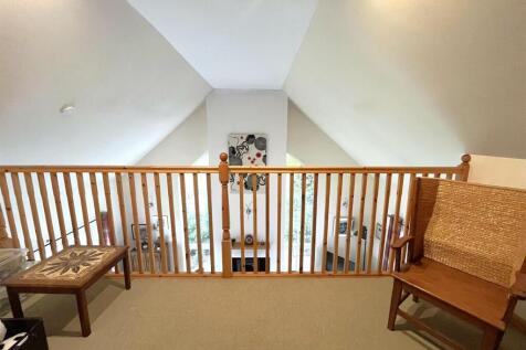 STAIRCASE &amp; MEZZANINE LANDING