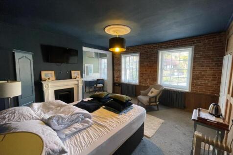 Lazy Lion Bedroom Five 3.jpg