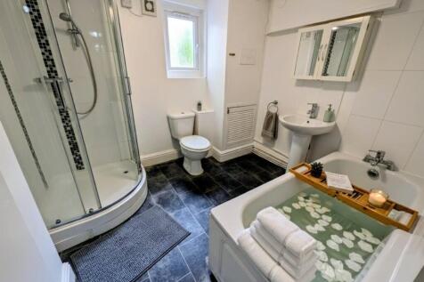 Large shower &#43; bath