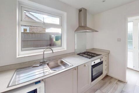Woolmoor-Close-Thirsk-Kitchen-Defurnished.jpg