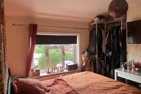 Master Bedroom.JPG