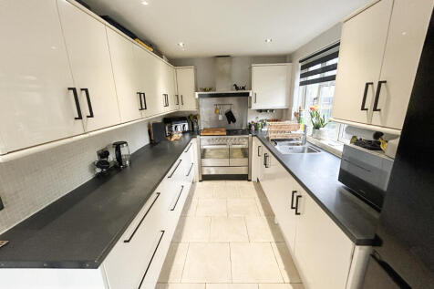 Kitchen 1.jpg