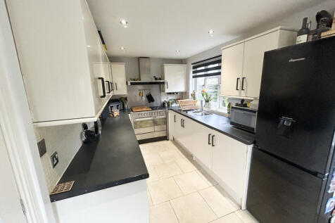 Kitchen 2.jpg