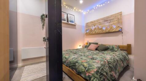 Bed 1.jpg