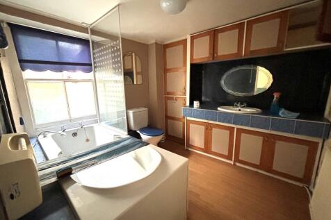 Bathroom T202505220848.jpg