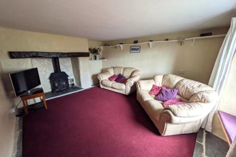 Front Room T202508041242.jpg