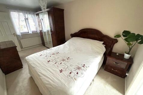 Bed 1 2.jpg