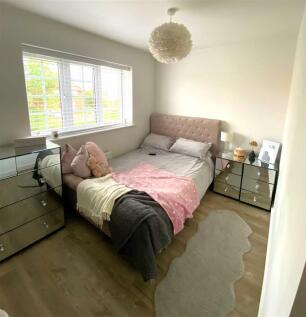 Bed 2.jpg