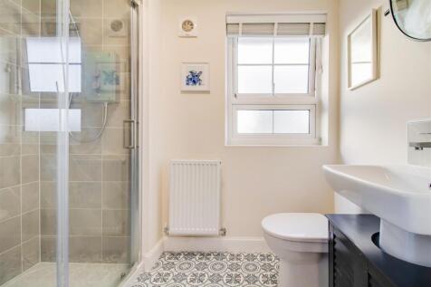 EN SUITE SHOWER ROOM/W.C.