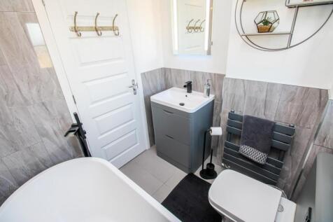 BATHROOM/W.C.