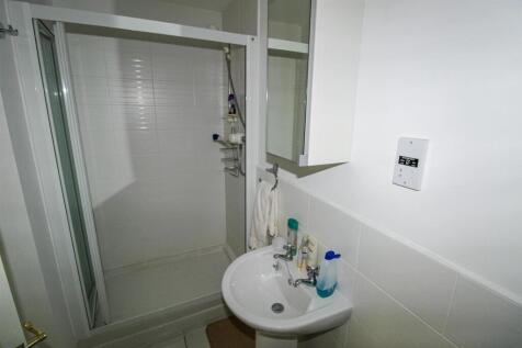 EN SUITE SHOWER ROOM/W.C.