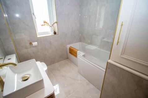 BATHROOM/W.C.