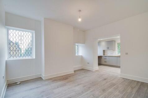 SITTING/DINING ROOM