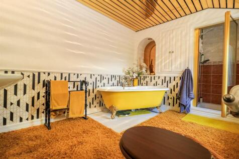 BATHROOM/W.C.