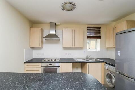 KITCHEN / DINING / LOUNGE