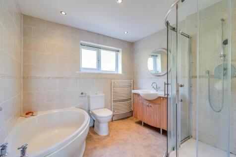 EN SUITE BATHROOM/W.C.