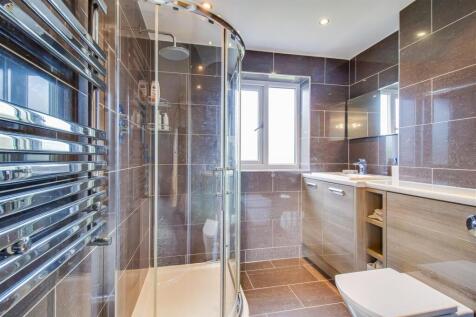 EN SUITE SHOWER ROOM/W.C.
