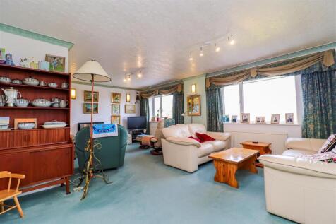 OPEN PLAN LOUNGE DINER