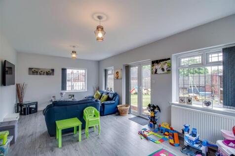 GAMES/FAMILY ROOM