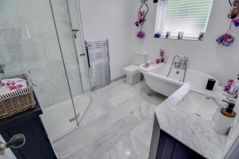 BATHROOM/W.C.