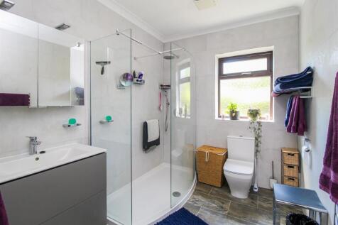SHOWER ROOM/W.C.
