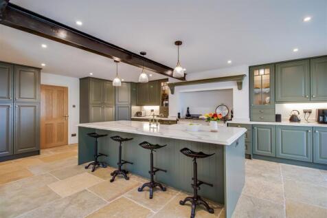 KITCHEN/BREAKFAST ROOM