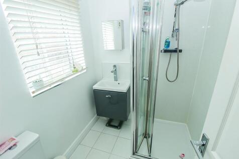 EN SUITE SHOWER ROOM/W.C.