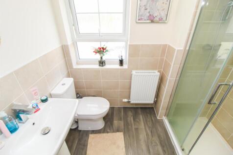 EN SUITE SHOWER ROOM/W.C.