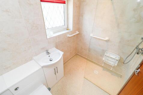 SHOWER ROOM/W.C.