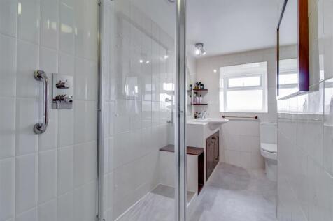 SHOWER ROOM/W.C.