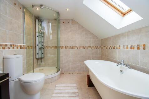 EN SUITE BATHROOM/W.C.