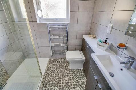 SHOWER ROOM/W.C.