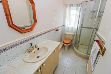 SHOWER ROOM/W.C.