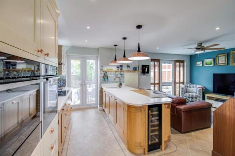 LIVING KITCHEN