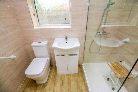 SHOWER ROOM/W.C.