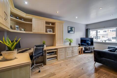 OFFICE/SITTING ROOM