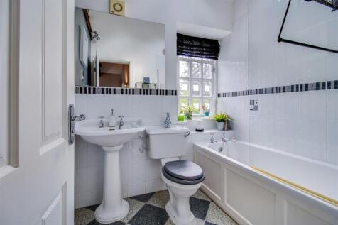 BATHROOM/W.C.