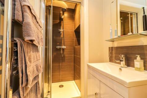 EN SUITE SHOWER ROOM/W.C.