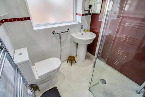 SHOWER ROOM/W.C.
