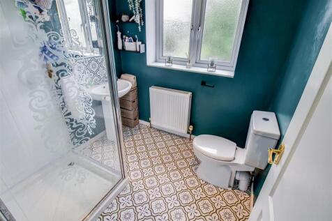 SHOWER ROOM/W.C.