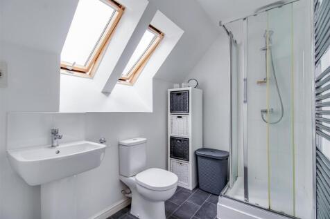 EN SUITE SHOWER ROOM/W.C.