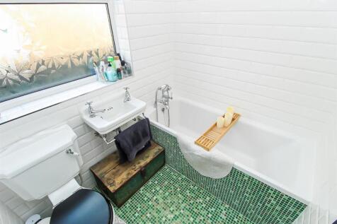 BATHROOM/W.C.