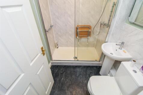 SHOWER ROOM/W.C.