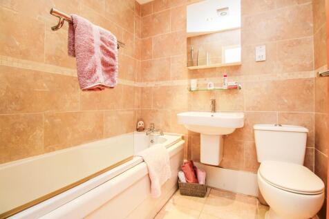 EN SUITE BATHROOM/W.C.